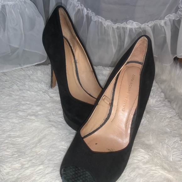 Black High Heels - Picture 2 of 3